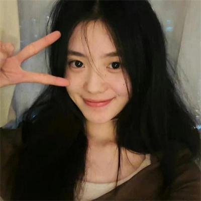 穿蓝衣的男孩